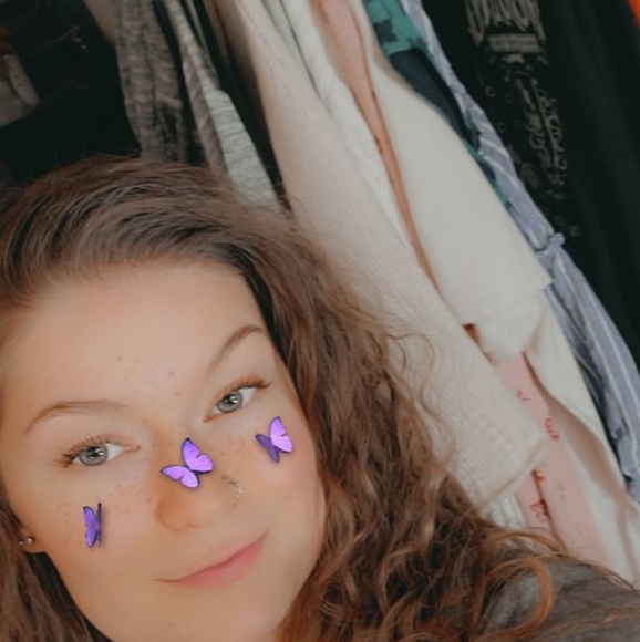 Meet your Posher, Elizabeth - Picture 2 of 2